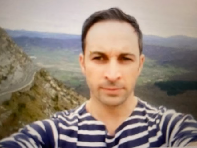 ¿Qué hace Abascal con sus hijos?