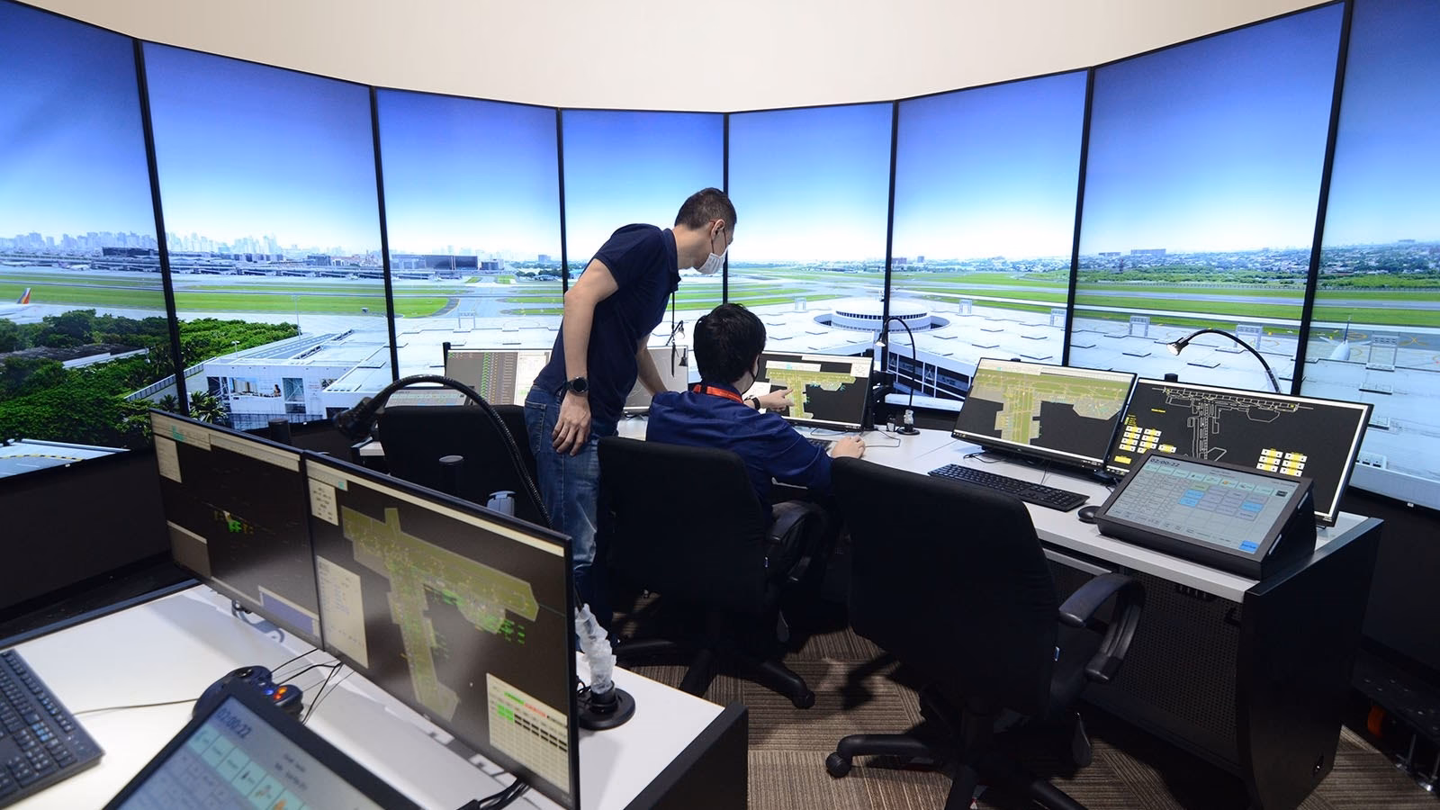 What is air traffic control in Microsoft Flight Simulator?