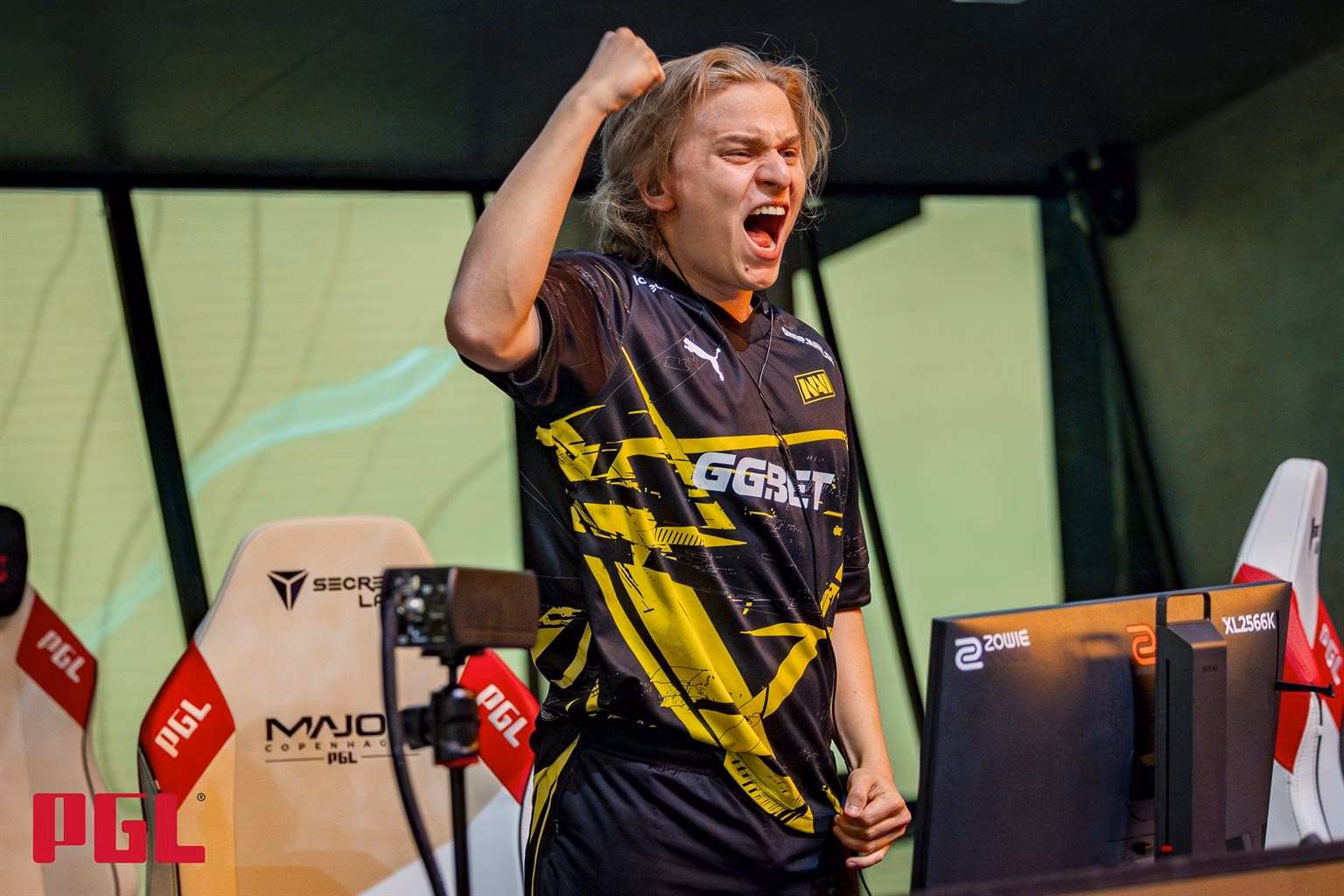 Who is Natus Vincere Aleksib?