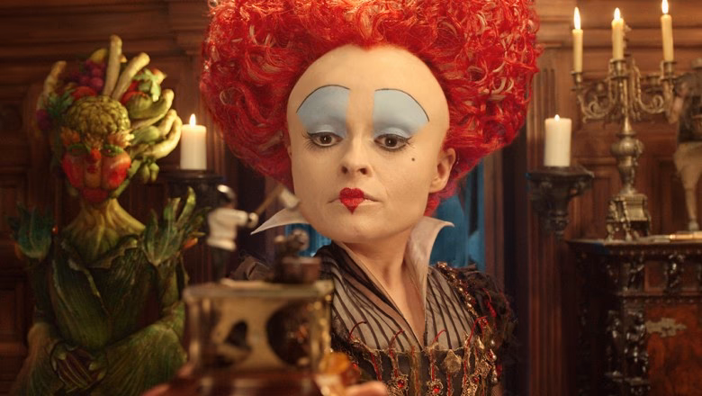What chess piece does Alice play in Looking-Glass World?