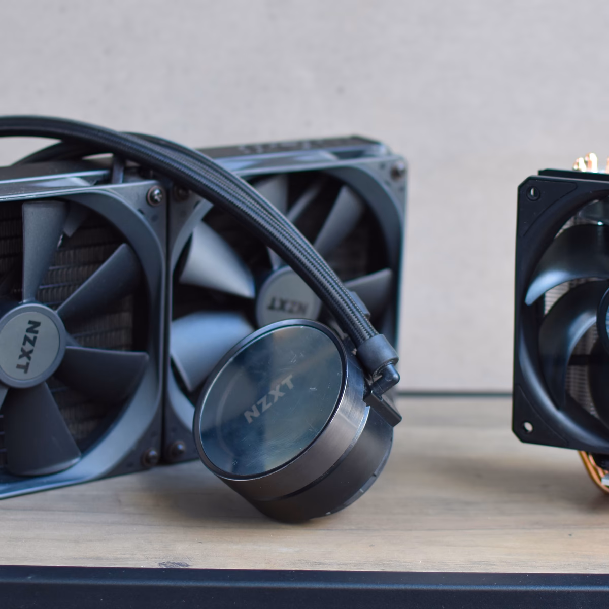 What is the difference between air cooling & liquid coolant?