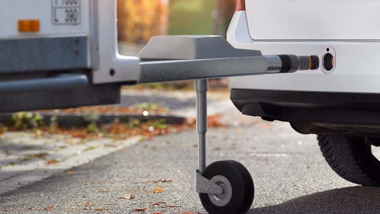 What is the deluxe automated safety hitch system?