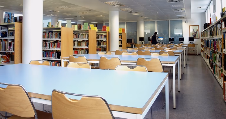 ¿Dónde se encuentra la Biblioteca Pública Municipal de Zamora?