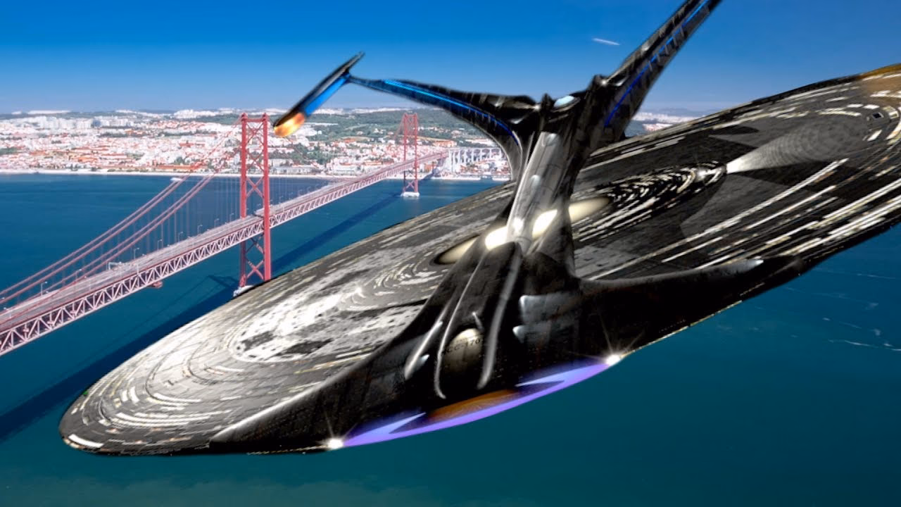 What is the largest Starfleet starship?