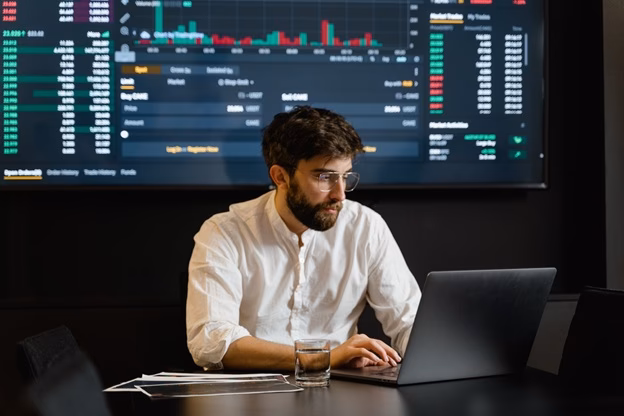 ¿Qué es mejor comprar o vender bitcoin?