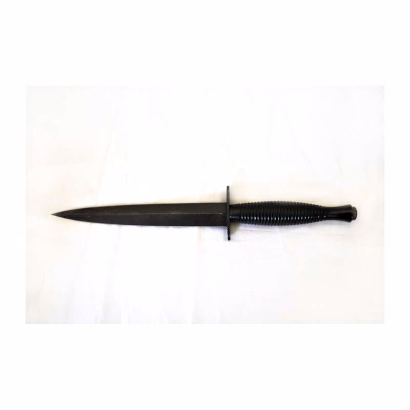 What is a FS fighting knife?
