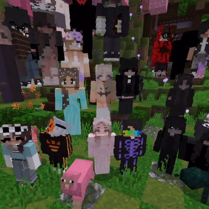 What kind of Minecraft server is brokenlens games?