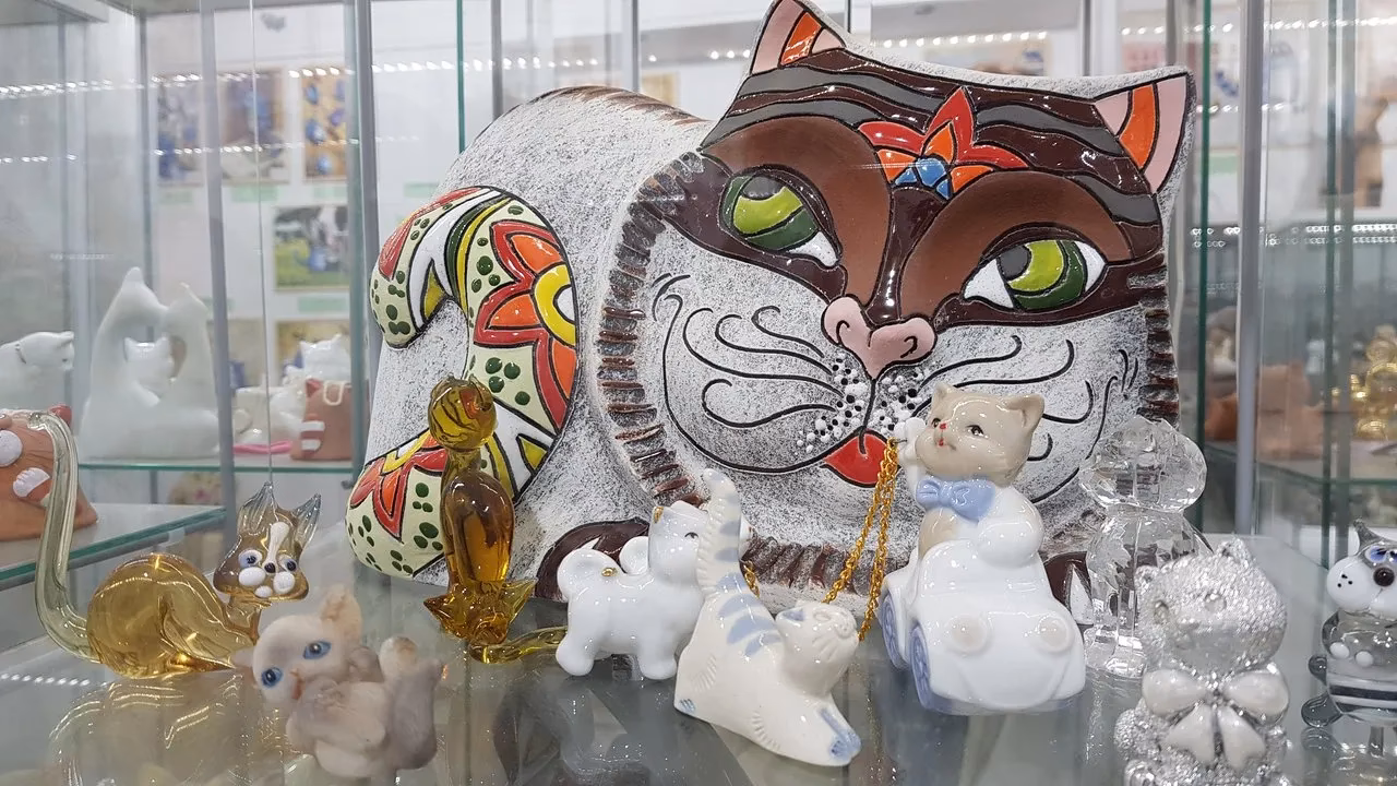 How do you play Cat Museum?