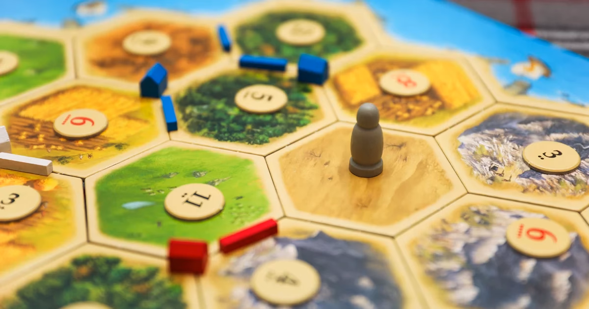 How many players can play Catan?