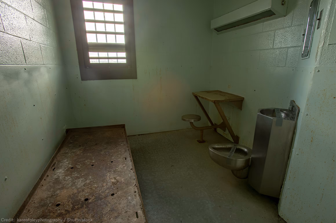Why do some prisoners not diserve a cell based on cell quality?