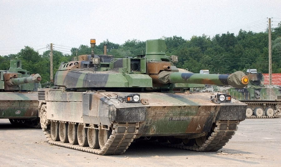 Comment le char Leclerc a-t-il été amélioré ?