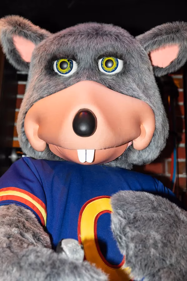 Will Chuck E's restaurants still have animatronics in 2024?