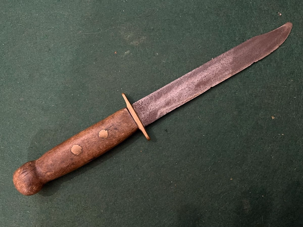 What kind of knife did Samuel Wragg Sheffield carry?