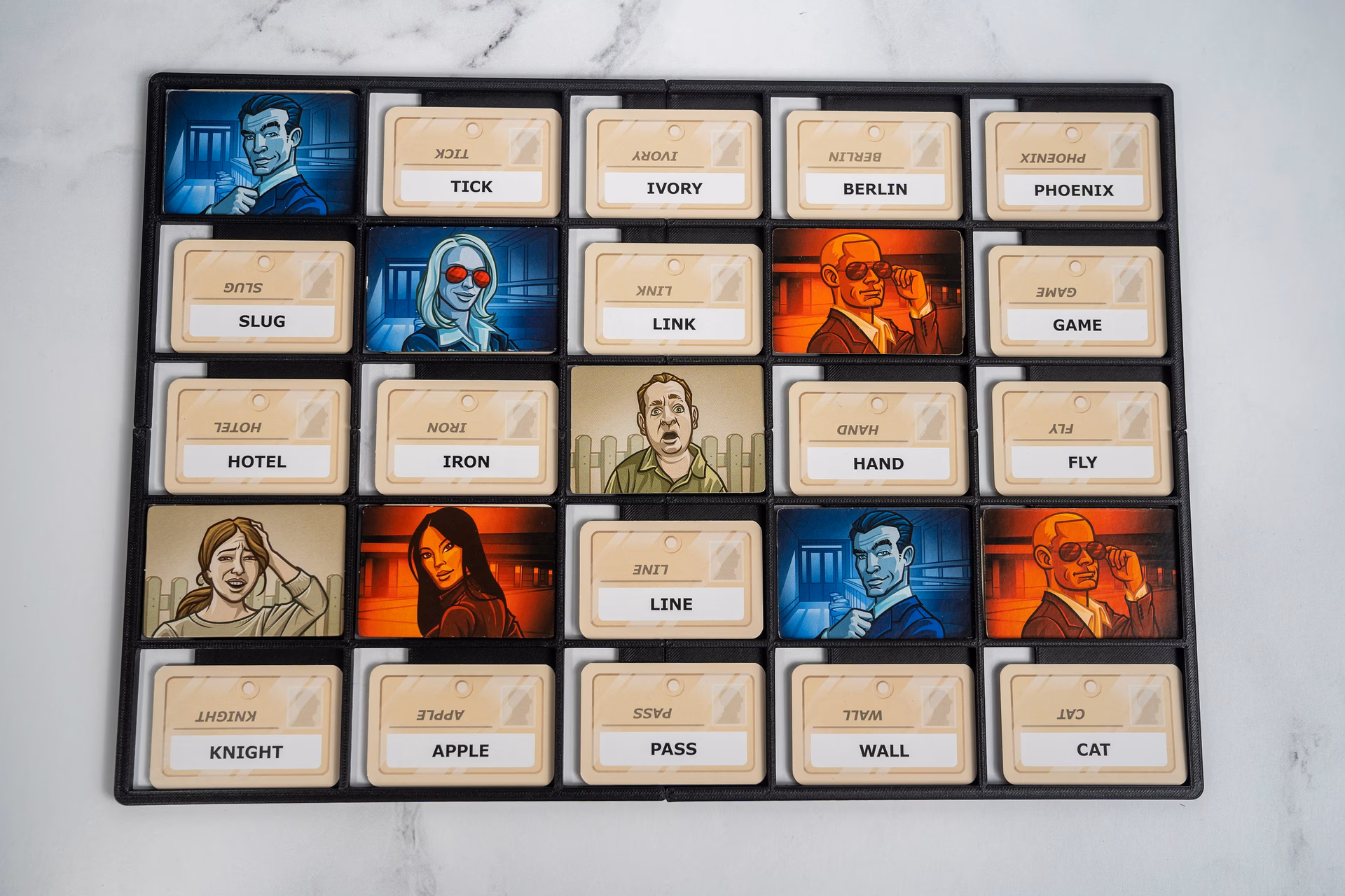 How do you play codenames?
