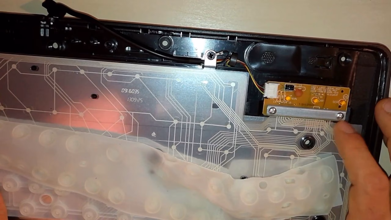 ¿Cómo arreglar un teclado de membrana?
