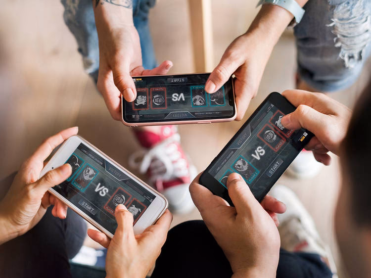 ¿Cómo jugar uno con amigos en línea?
