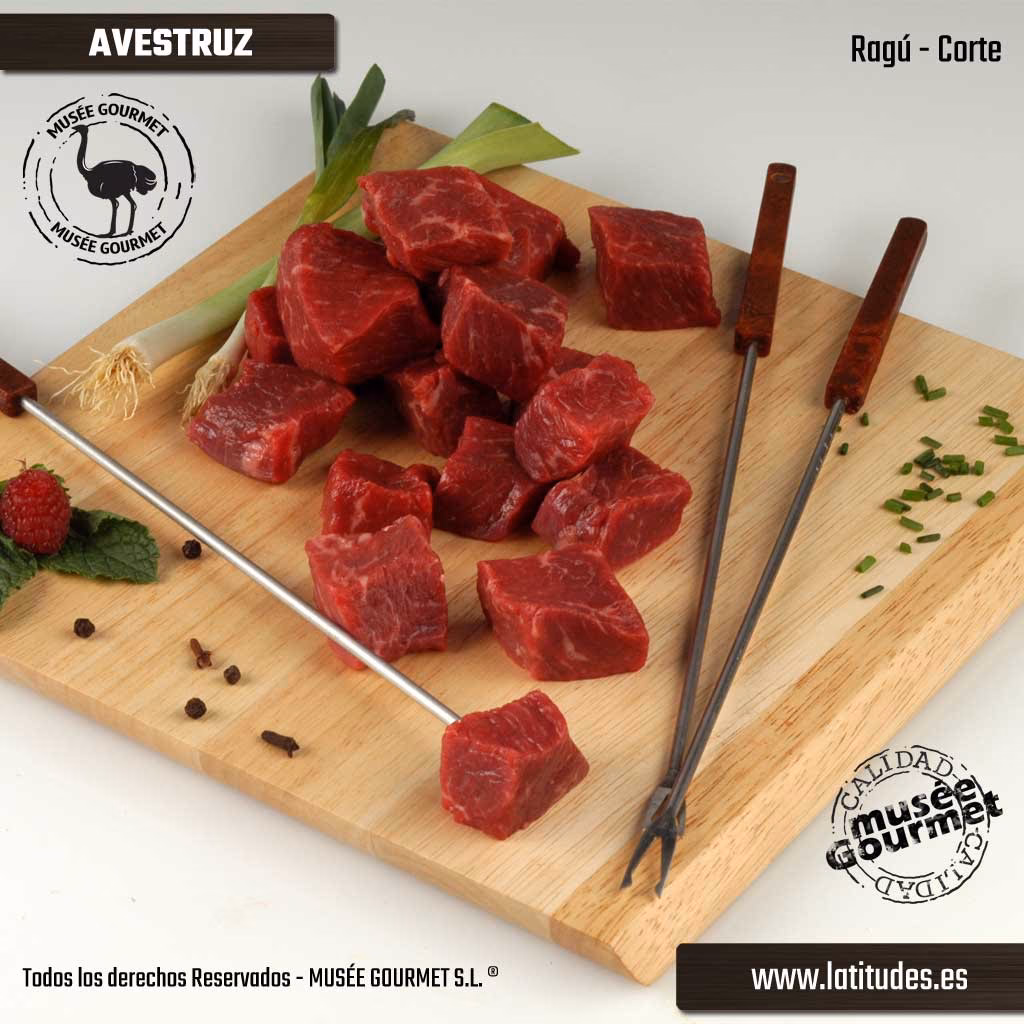 ¿Qué se debe hacer antes de cocinar la carne de avestruz?