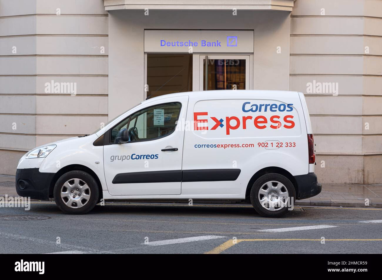 ¿Cómo contactar con Correos Express León?