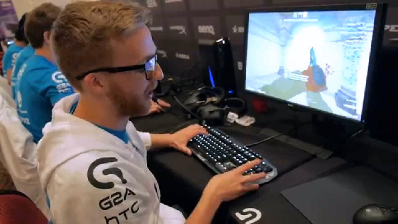 How do I use a CSGO pro config?