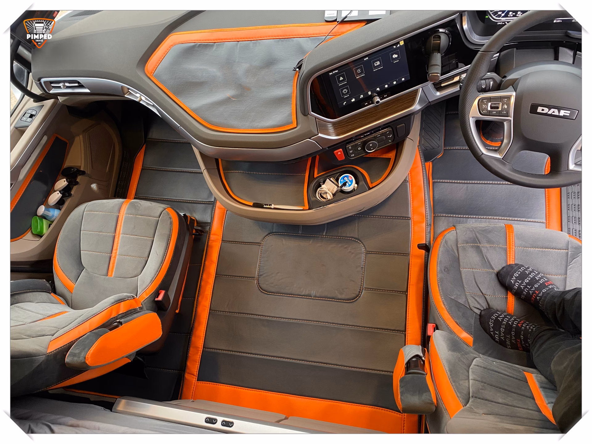 How can I customize the interior of my DAF XG?