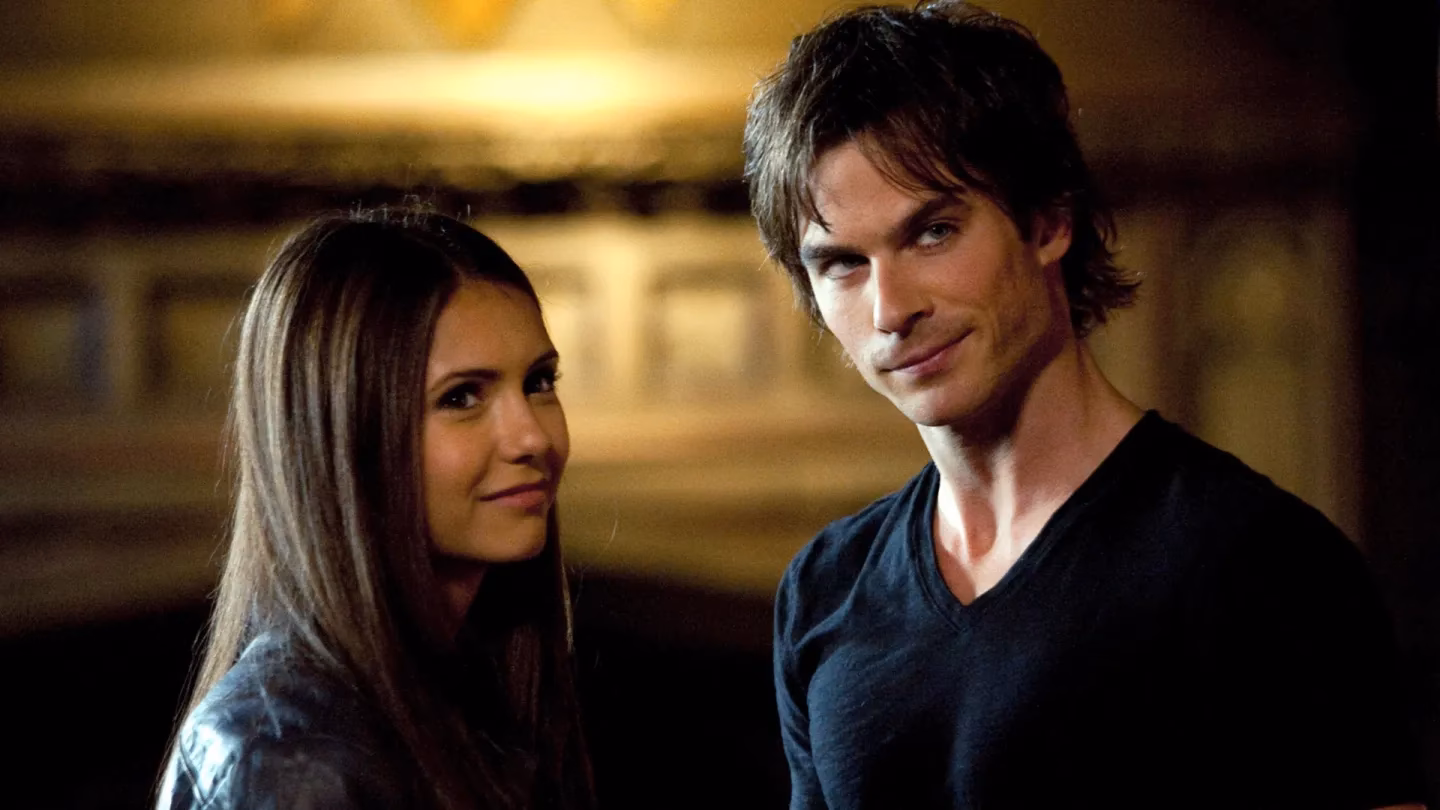 Do Damon and Elena kiss in the Vampire Diaries?