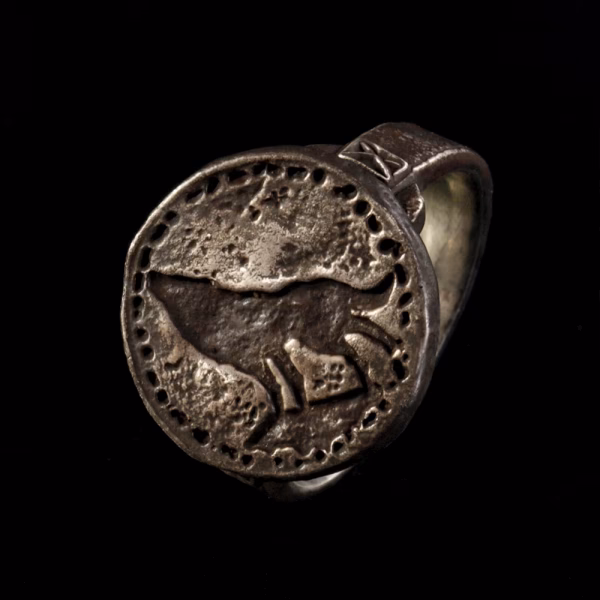 How much poise does a wolf ring have?