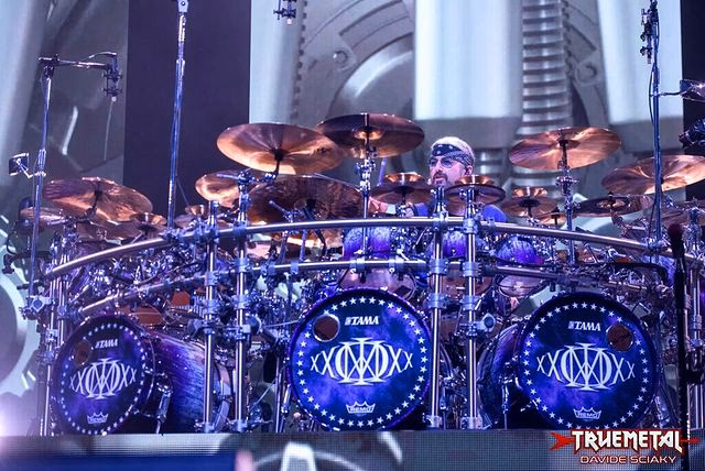 What drums does Portnoy use?