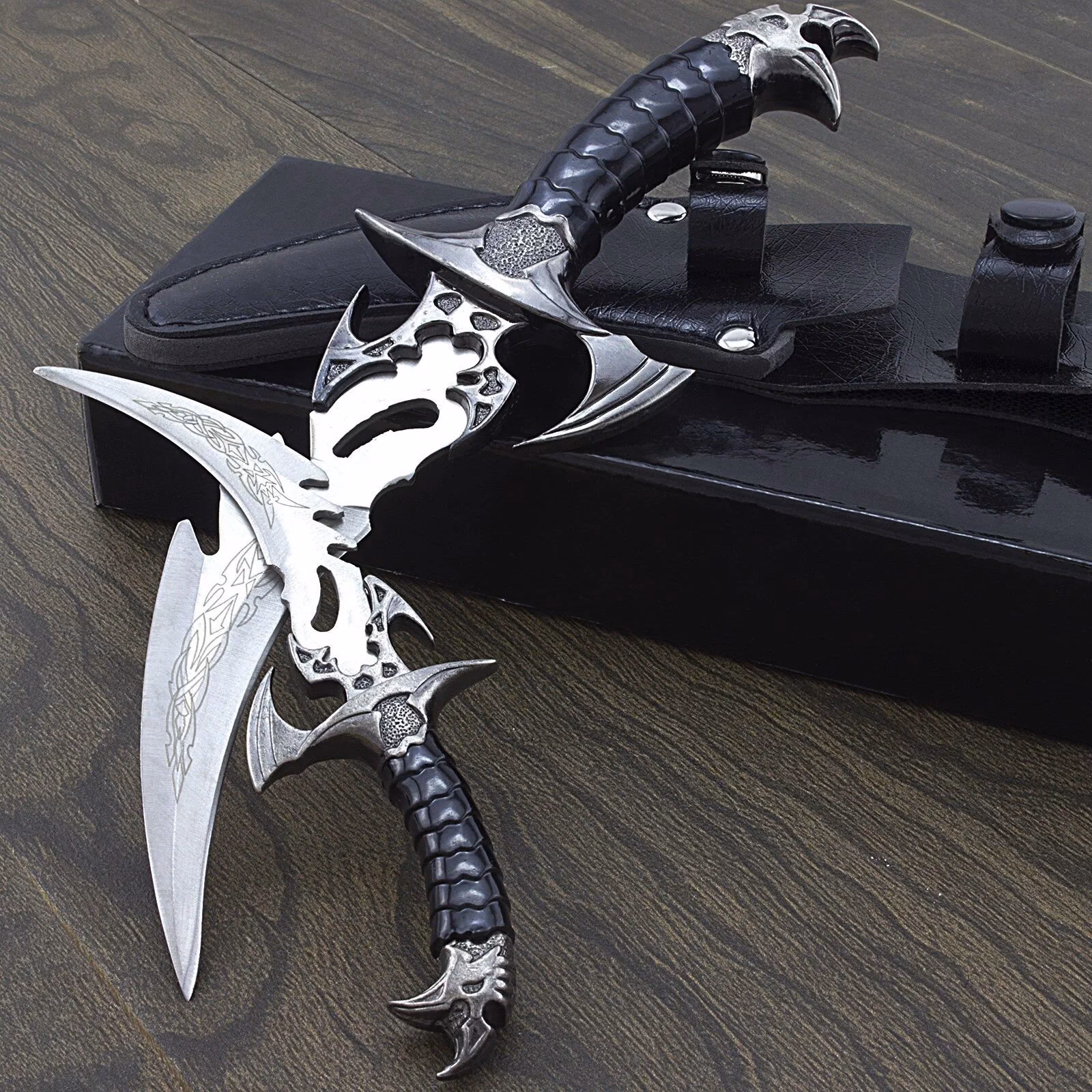How do you unlock the ability to use dual daggers?
