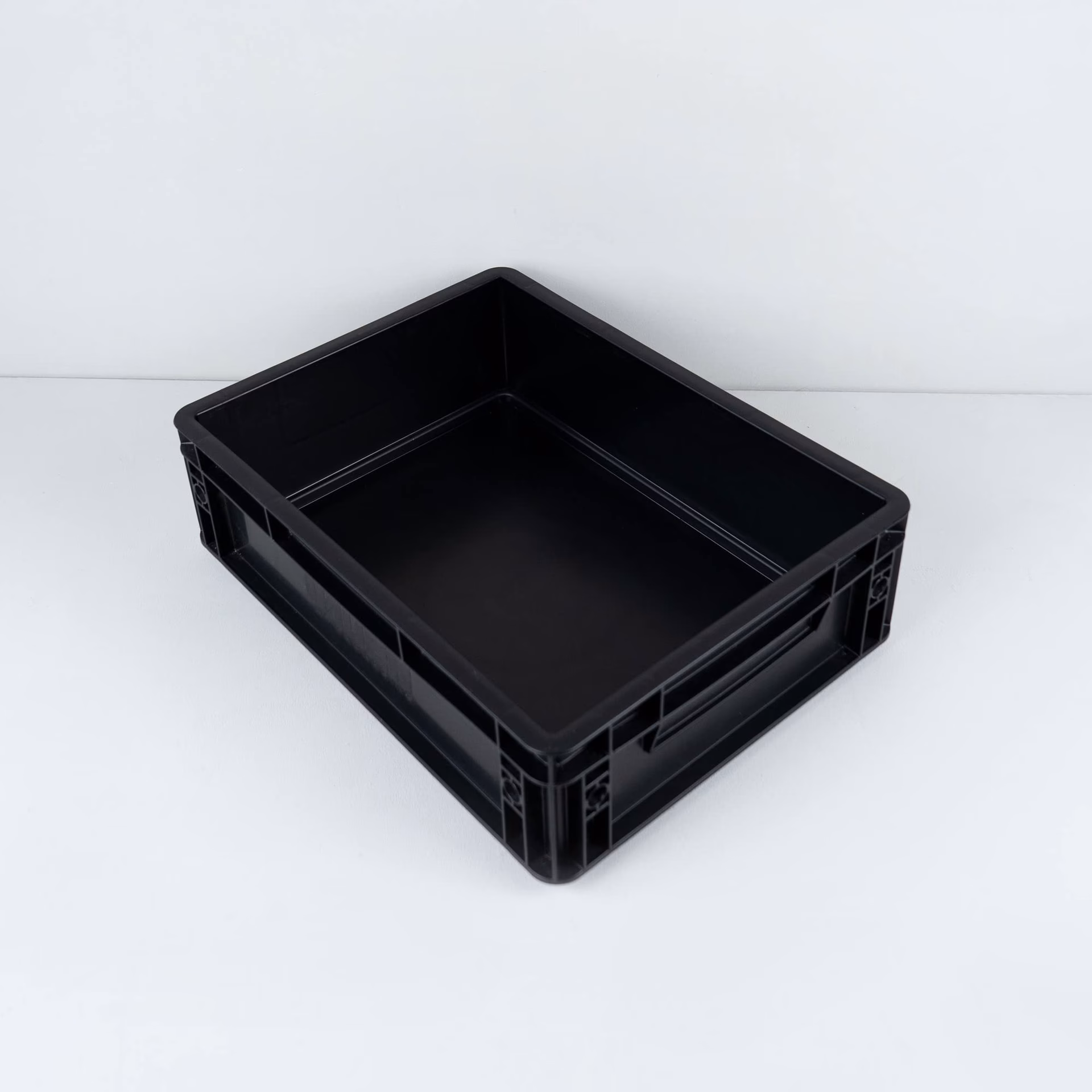 Are Euro crates easy to stack?