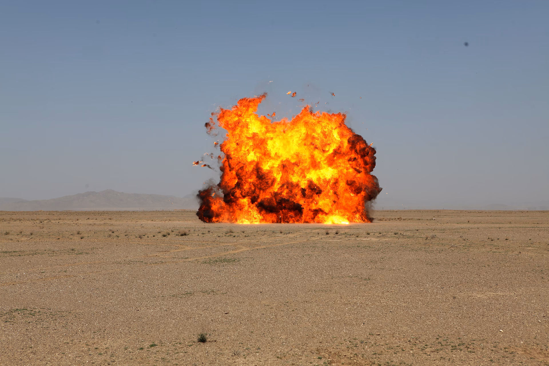 What is the difference between set off and explode?