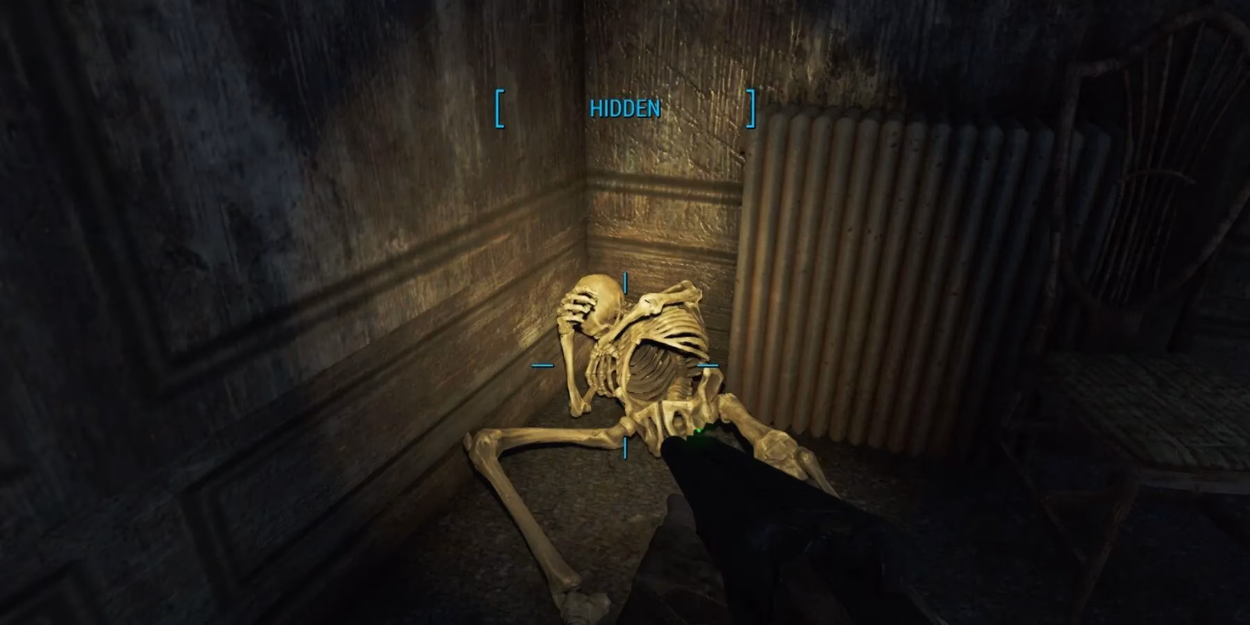 How to use the flashlight in Fallout 4?