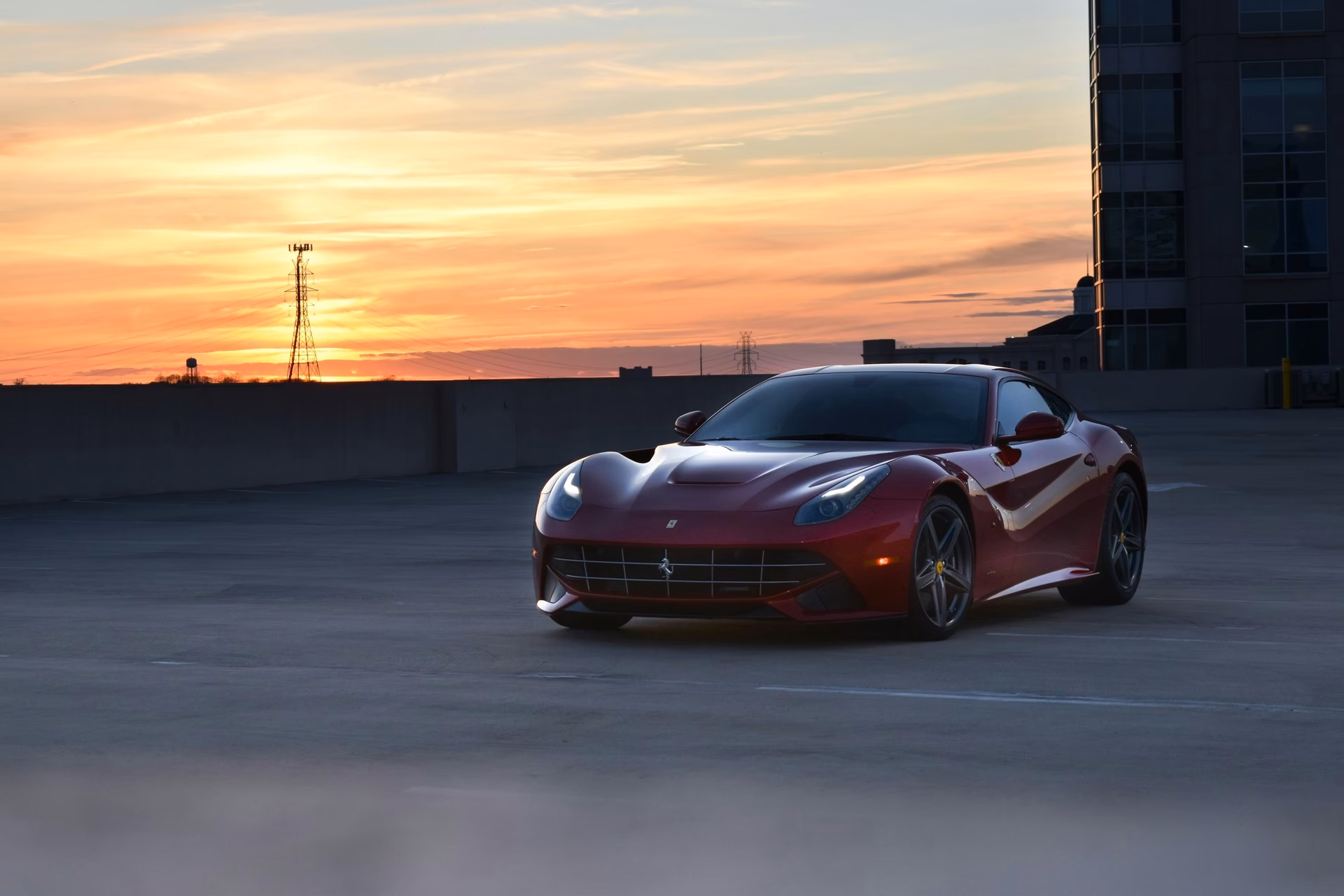 How many images are in the F1 Ferrari wallpaper collection?