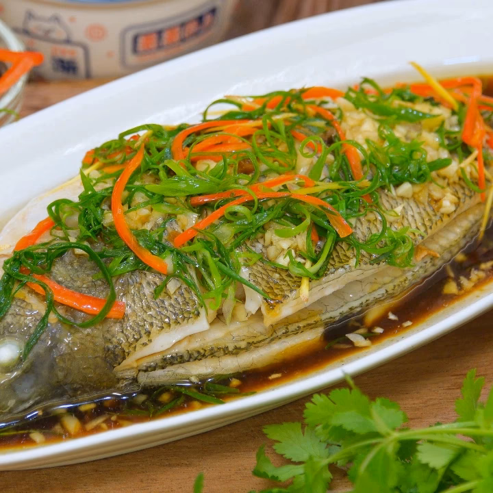 What are the benefits of steaming fish?