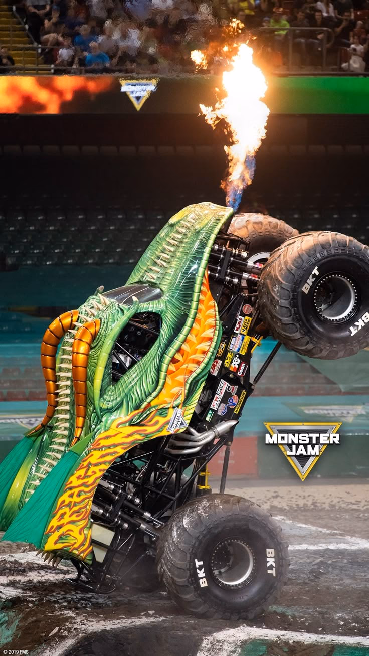 ¿Dónde puedo descargar fotos gratis de Monster Truck?