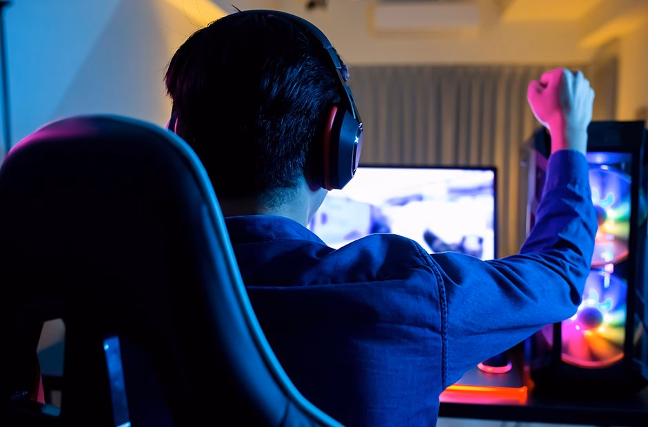 How do teachers teach gaming to learn educational technology?