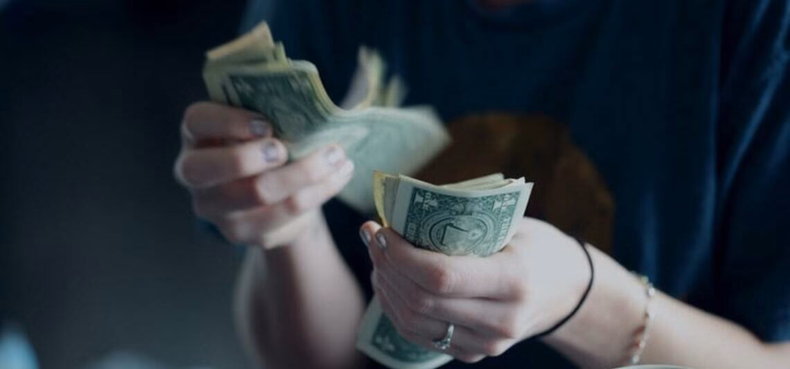 ¿Por qué la gente gasta tanto dinero?
