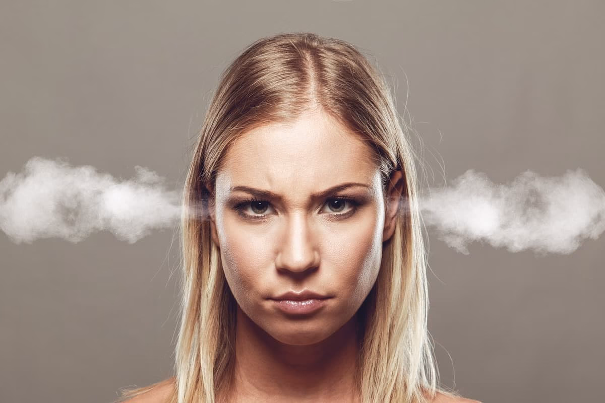 ¿Qué es una persona enfadada sin motivos?