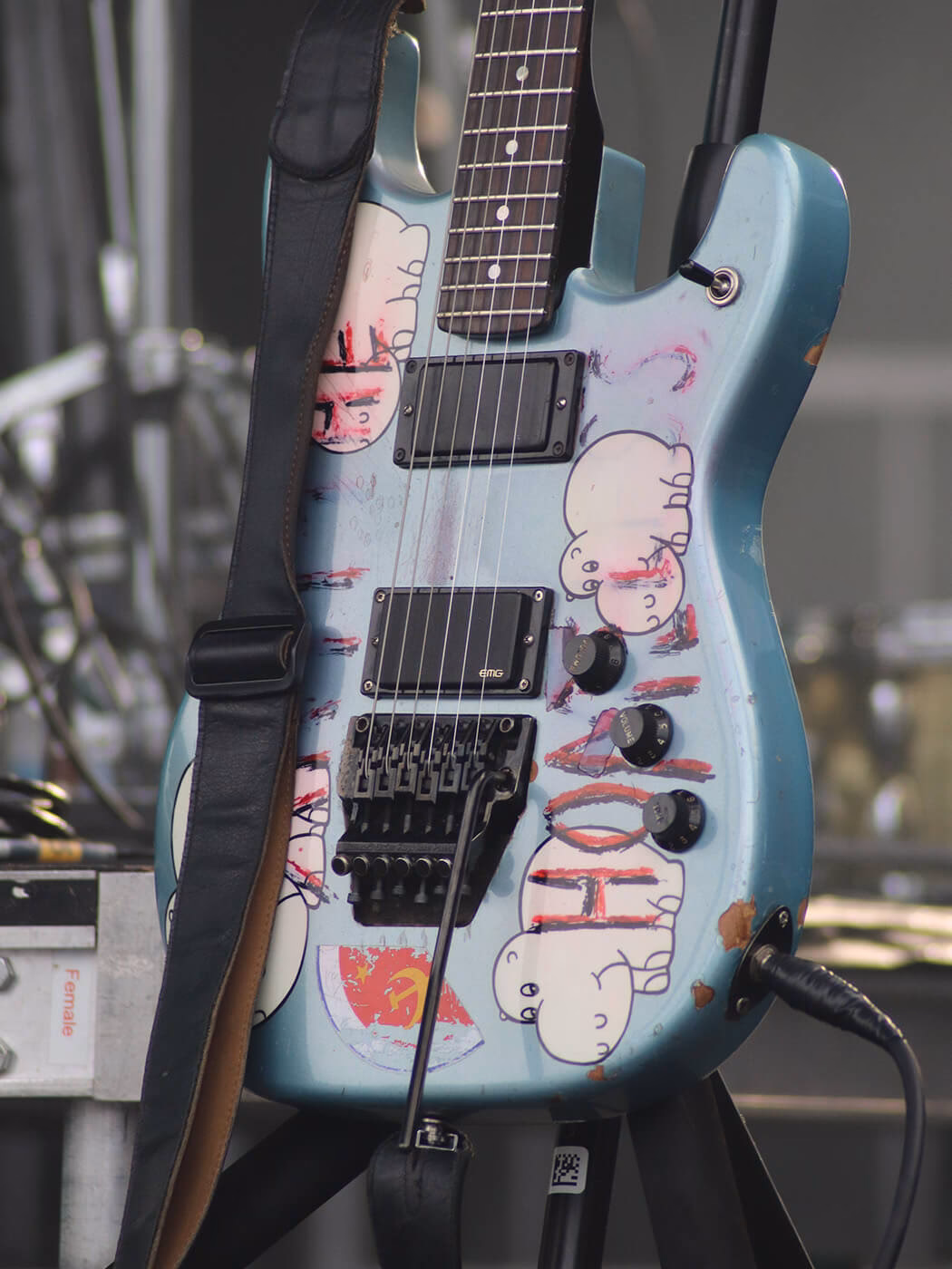 Does Morello have a 'arm the homeless' guitar?