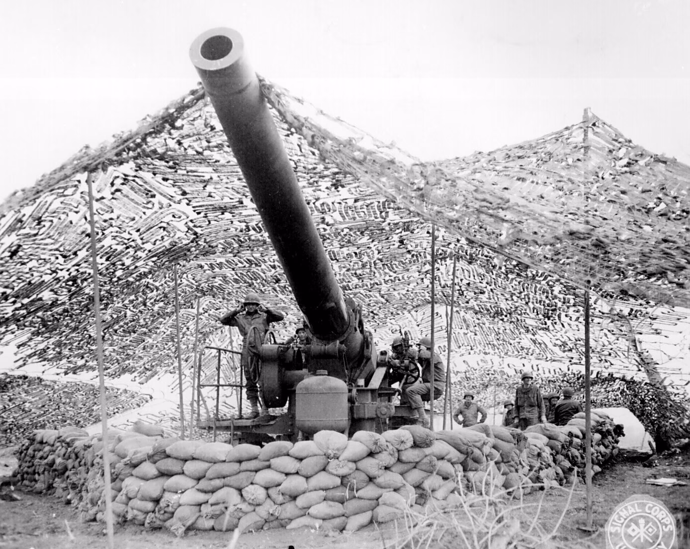 What was the first heavy howitzer with a shield?