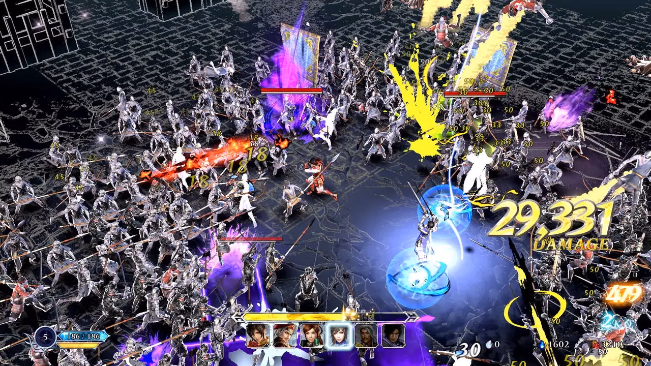 What are the features of Heroes Online World?