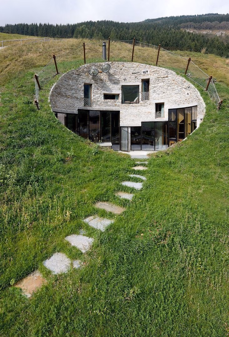 How does Hole House work?