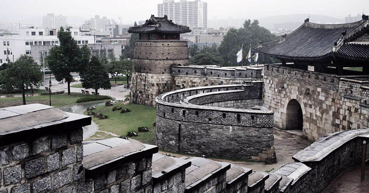 How to visit Hwaseong Fortress from Seoul?