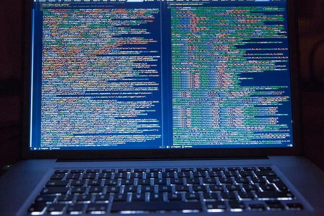 ¿Qué es un código abierto en informática?