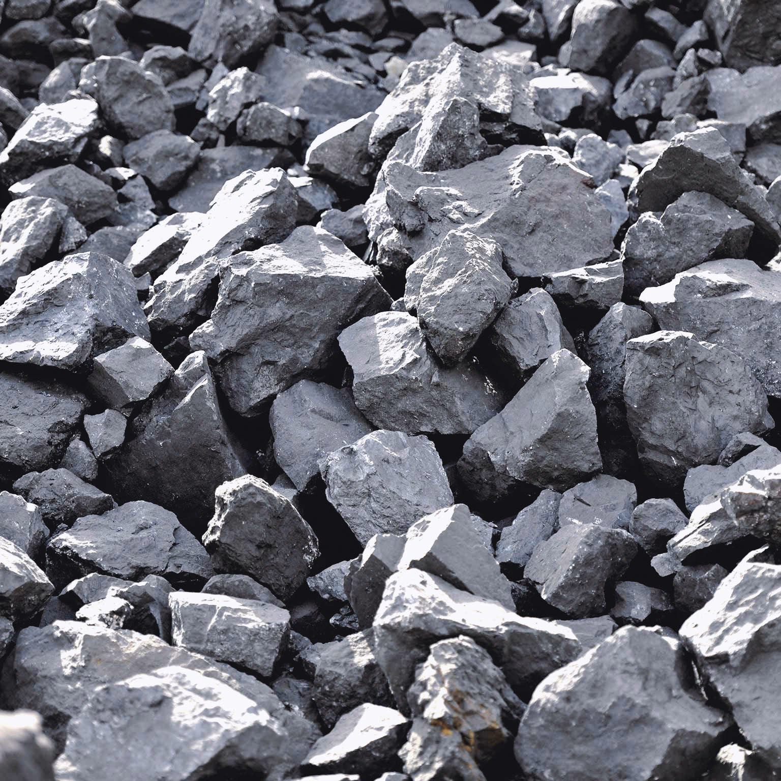Is iron ore a complex mineralogy?