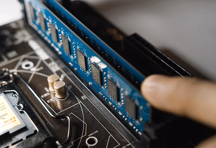 ¿Cuáles son las tres formas principales de RAM moderna?