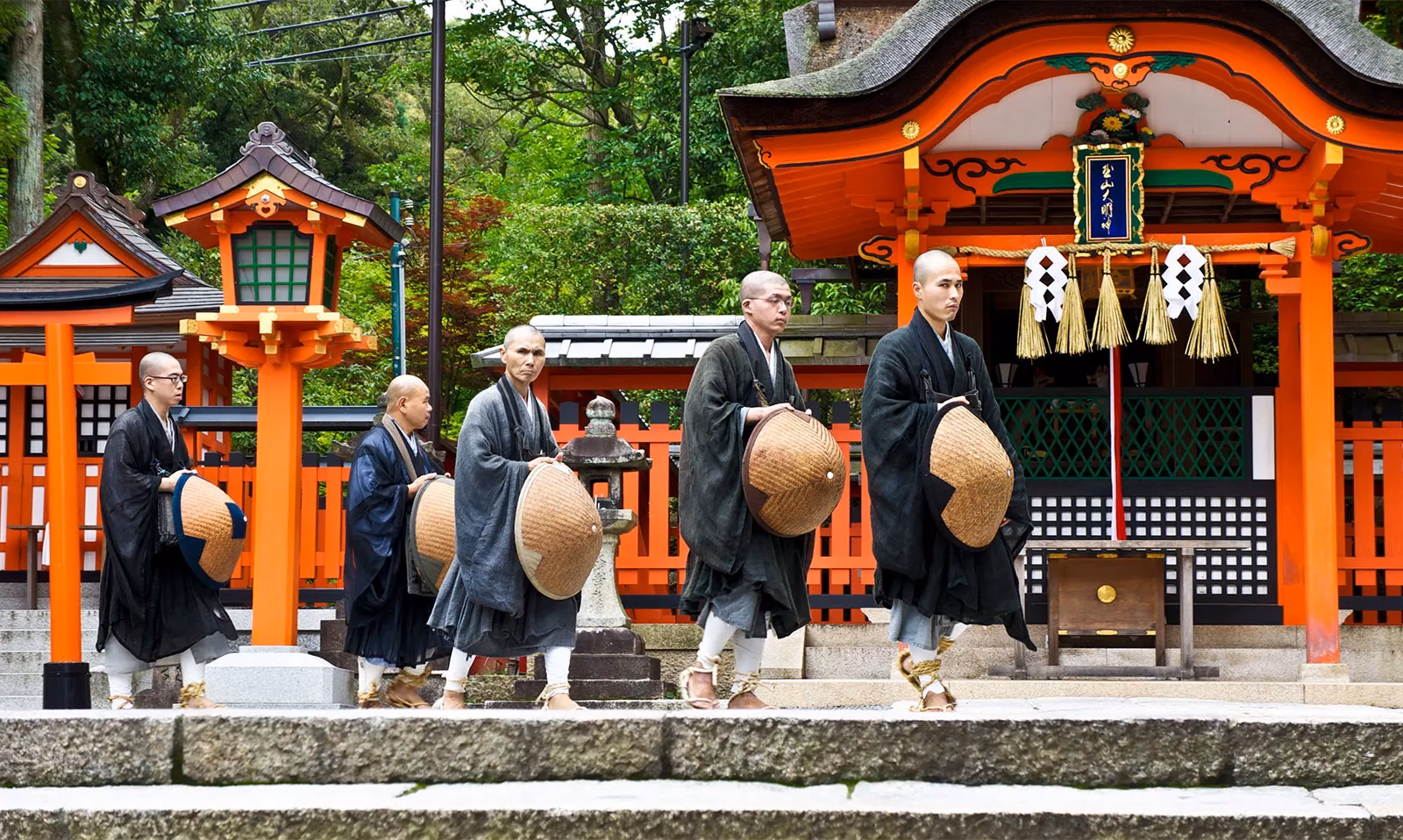 ¿Cuáles son los rasgos de la religión mayoritaria en Japón?