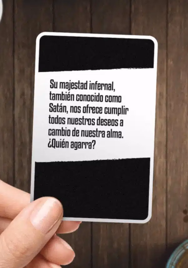 ¿Cómo puedo jugar con mis amigos?