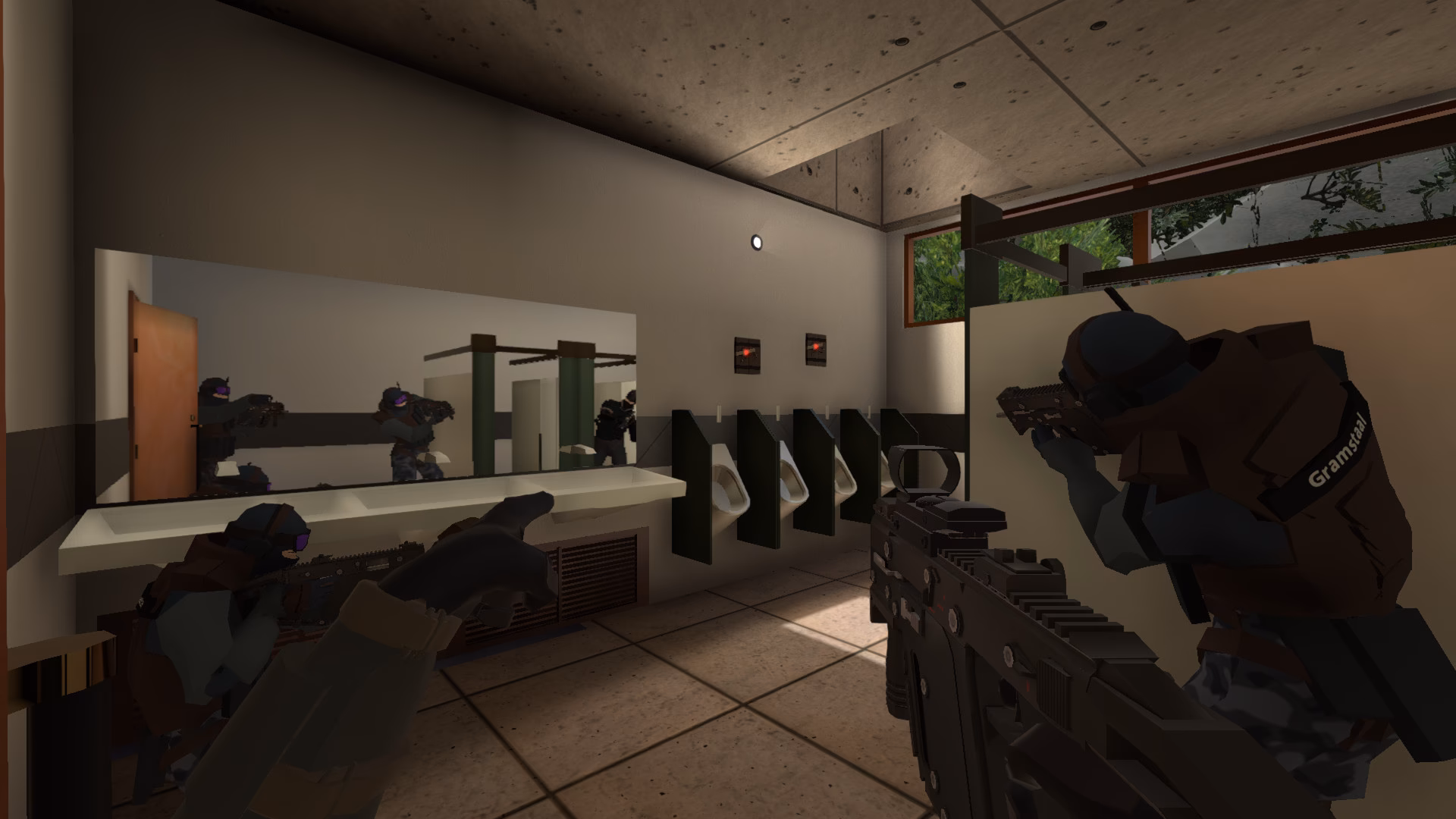 ¿Dónde puedo jugar a Intruder Combat Training?