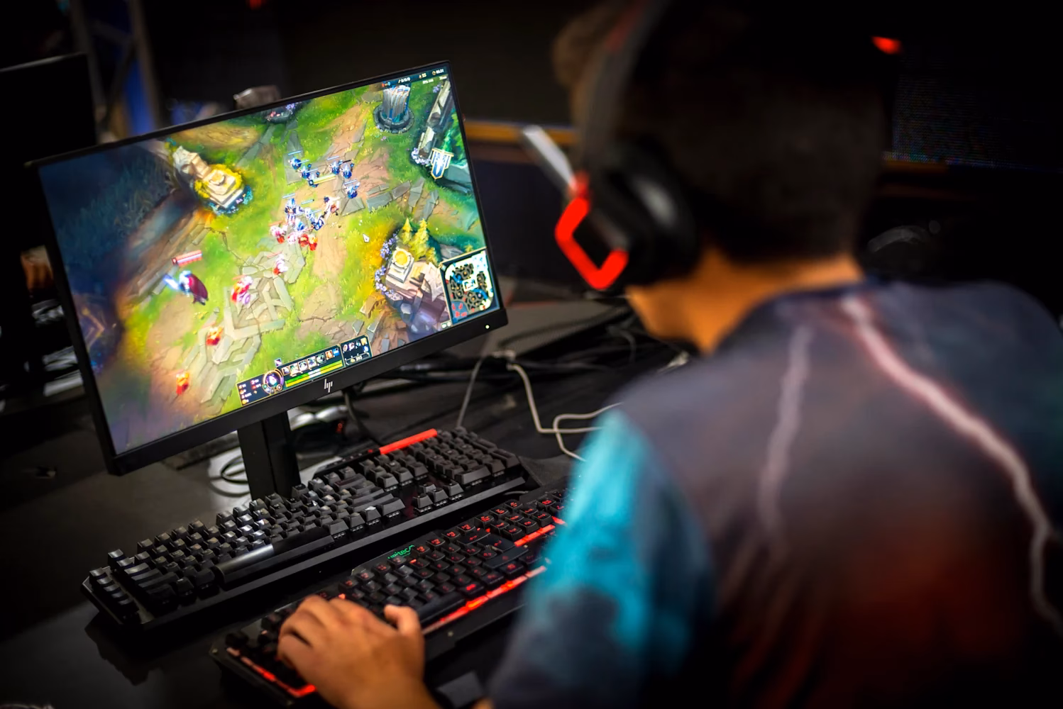 ¿Cómo se puede jugar LOL en línea?