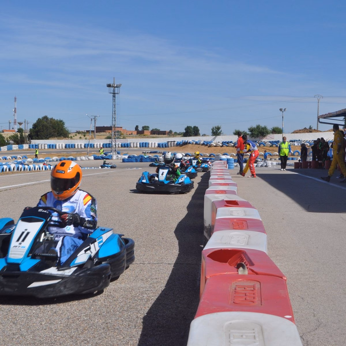 ¿Qué ofrece nuestro centro de Karting Indoor?